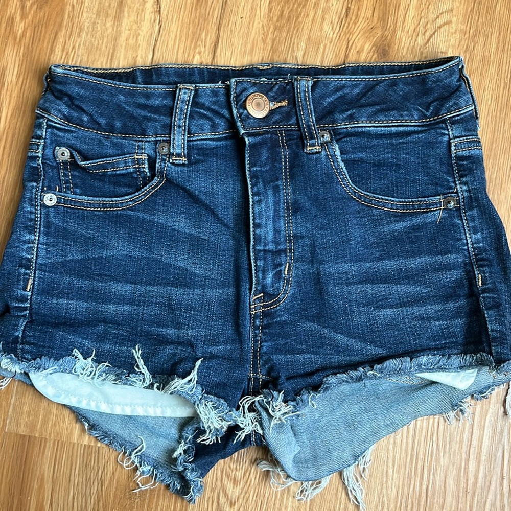 Size 6 American eagle shorts